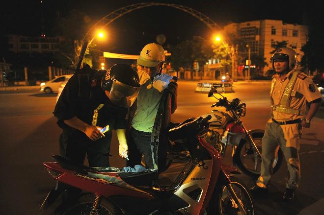 Một đêm thức cùng Tổ công tác 191 thành phố Ninh Bình ảnh 5